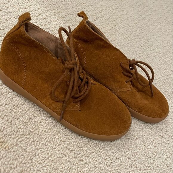 EUC Gap Boys Suede Boots Brown Sz. 2 - Picture 1 of 6